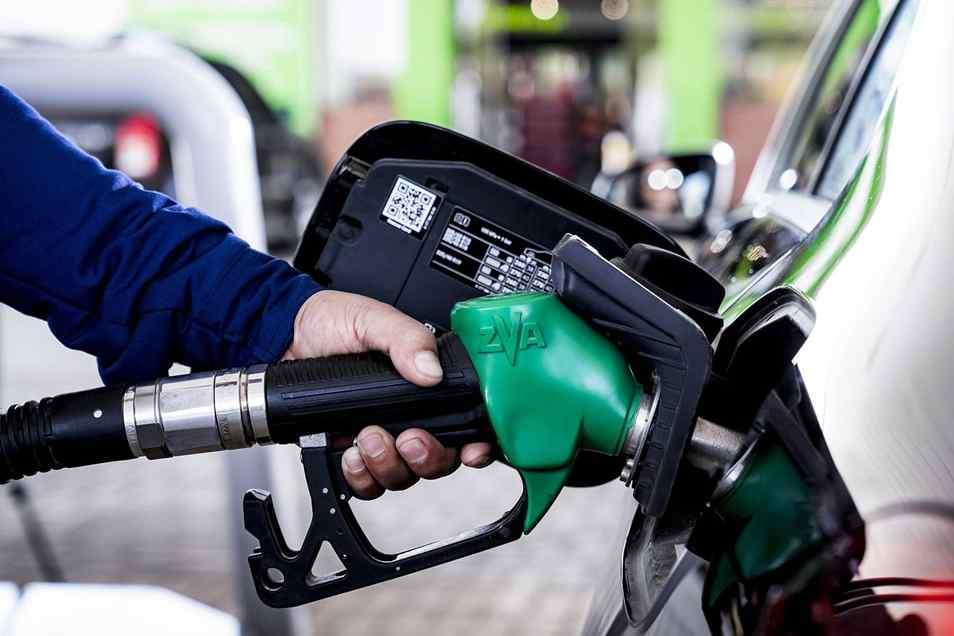 الإمارات ترفع أسعار البنزين لشهر يونيو والـ "سوبر 98" يصل إلى 3.95 درهم للتر