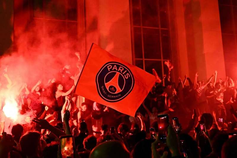رغم احتفاظ باريس سان جيرمان بلقب دوري أبطال أوروبا.. احتفالات صاخبة تتحول إلى أعمال شغب وفوضى في شوارع باريس