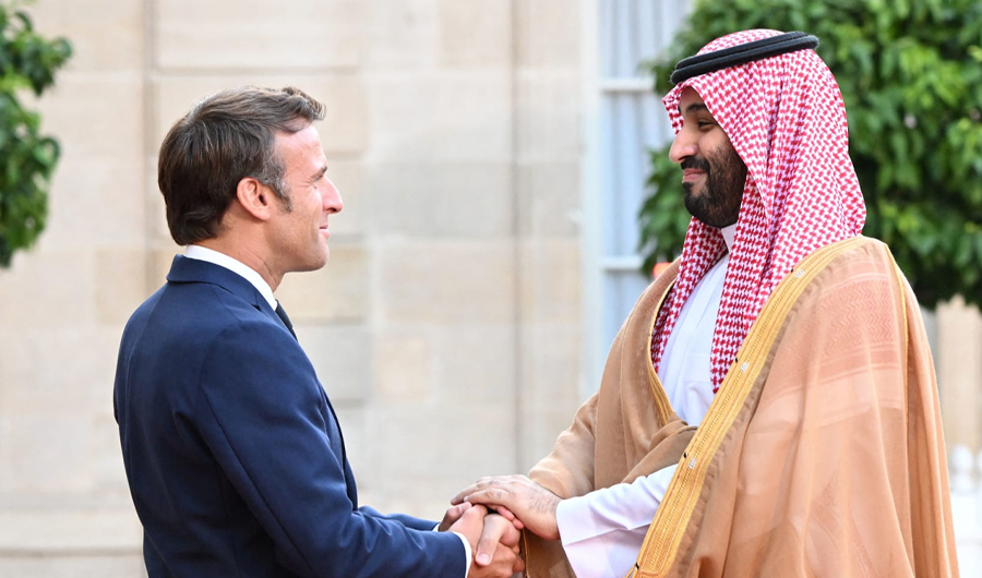ولي العهد السعودي والرئيس الفرنسي يبحثان تطورات الأوضاع في المنطقة