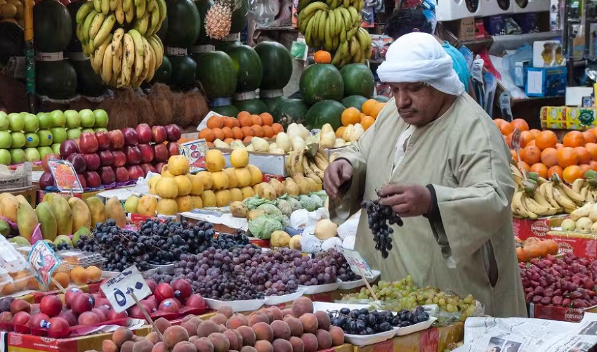 أسعار الخضراوات والفاكهة بسوق العبور اليوم الجمعة