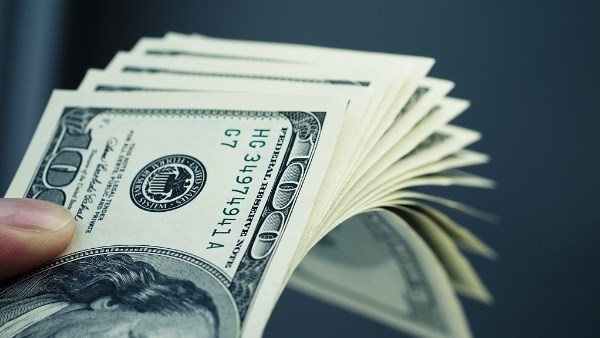 أسعار الدولار والعملات اليوم ومفاجأة هبوط الأخضر تحت الـ 52 جنيهًا