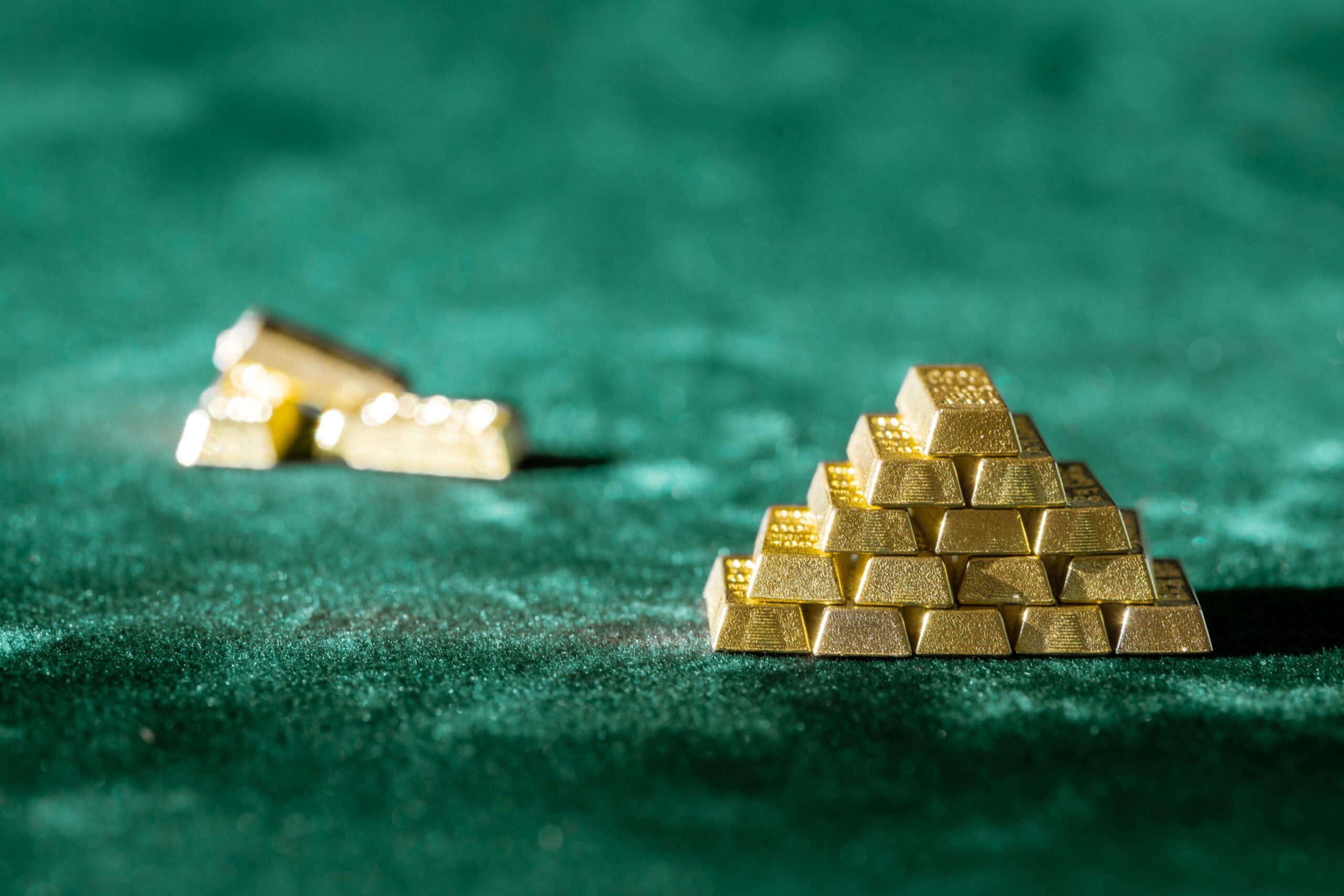 أسعار الذهب تقفز بأكثر من 2% بعد اتفاق أمريكي إيراني لإنهاء الحرب وتراجع النفط والدولار