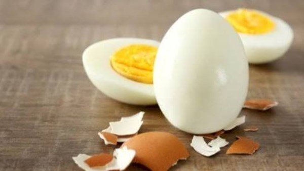 أسعار كرتونة البيض تتراجع 50 جنيهًا.. هل نظام الطيبات السبب؟
