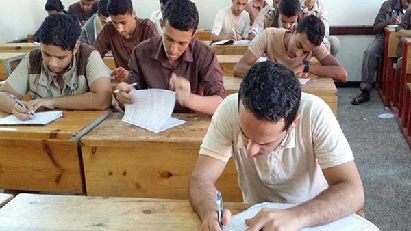 استغاثة من داخل لجنة بالثانوية العامة في نجع حمادي.. ضغوط ومحاولات تأثير على سير الامتحانات