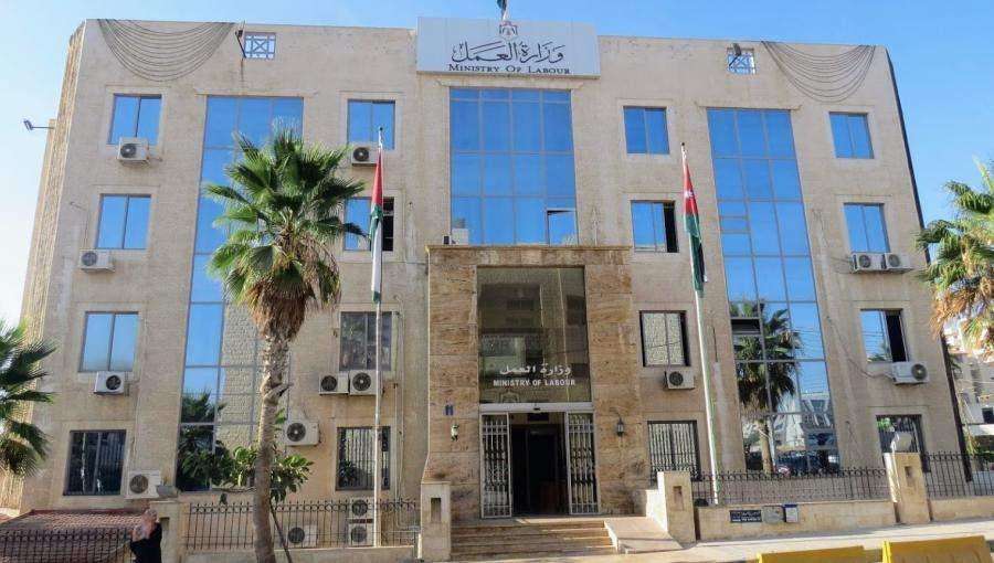 الأردن يوقف استقدام العمالة الأجنبية في معظم القطاعات ويستثني مجالات محددة