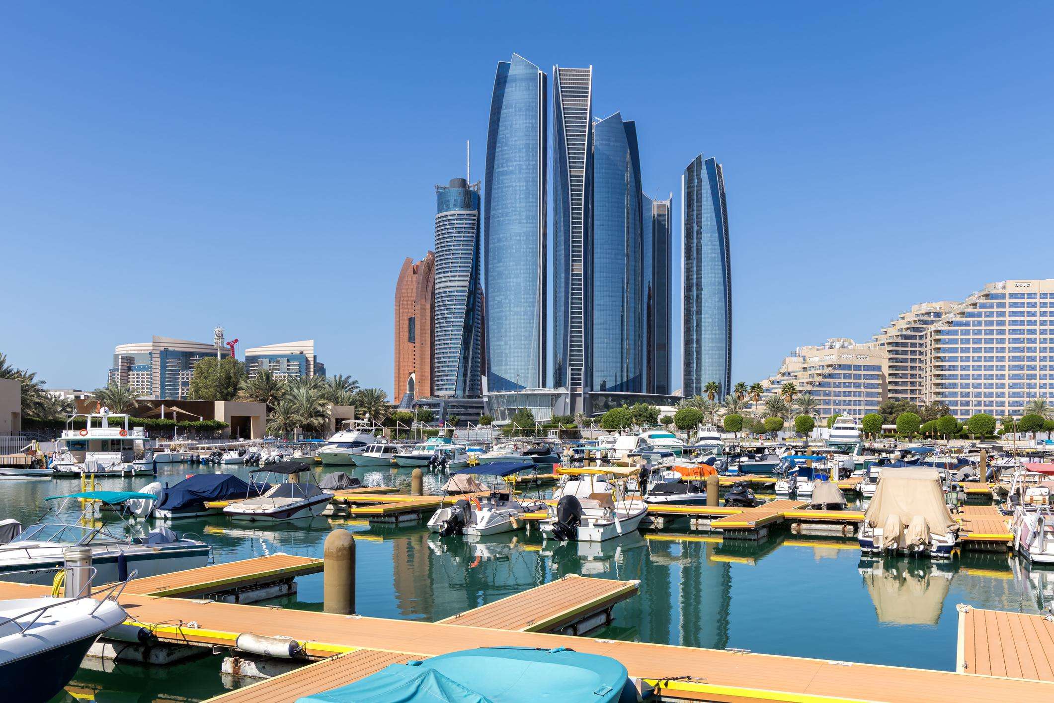 الإمارات تتجاوز 500 مليار درهم في التصرفات العقارية خلال 5 أشهر بنمو 25% مدفوعاً بدبي وأبوظبي
