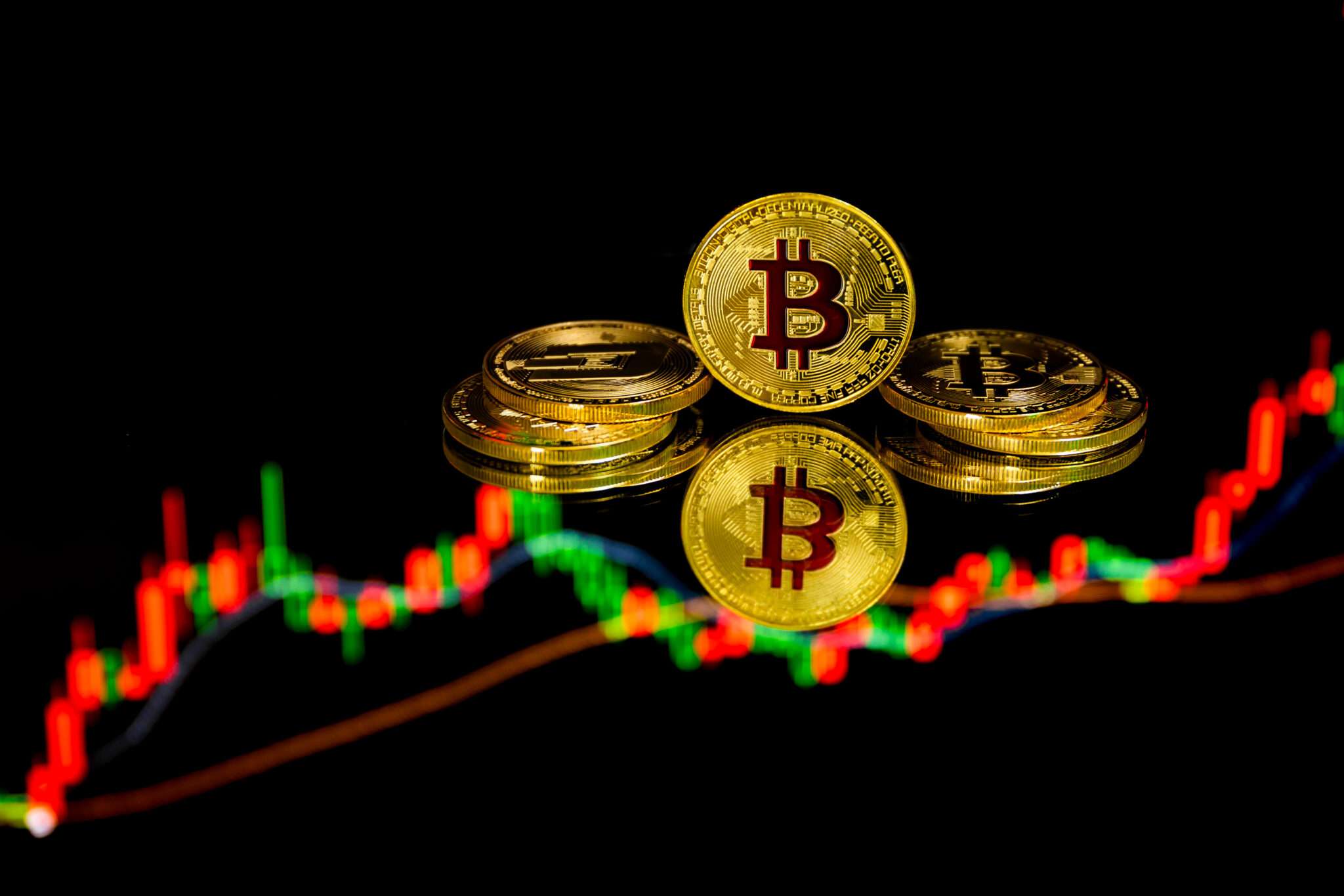 البيتكوين تقترب من 66 ألف دولار.. لماذا قفزت بأكثر من 2% خلال ساعات؟
