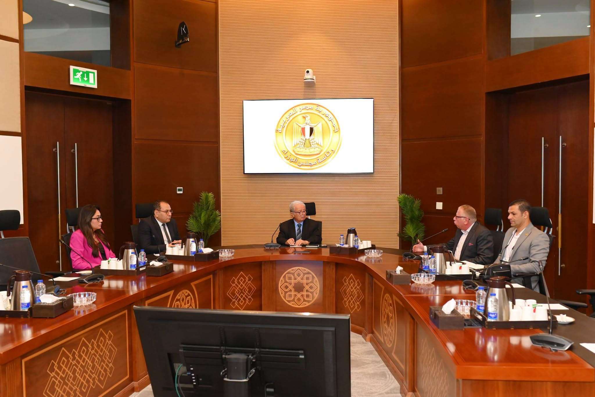 الحكومة تتابع تنفيذ المشروع القومي لتطوير صناعة الغزل والنسيج وتعزيز الاستغلال الأمثل للأصول
