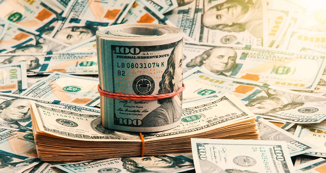 الدولار قرب أعلى مستوى في شهرين بعد بيانات الوظائف الأمريكية.. والين يواصل التراجع وسط ترقب رفع الفائدة