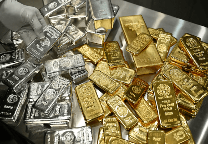 الذهب والفضة يتراجعان بأكثر من 2% بضغط من الفيدرالي والدولار