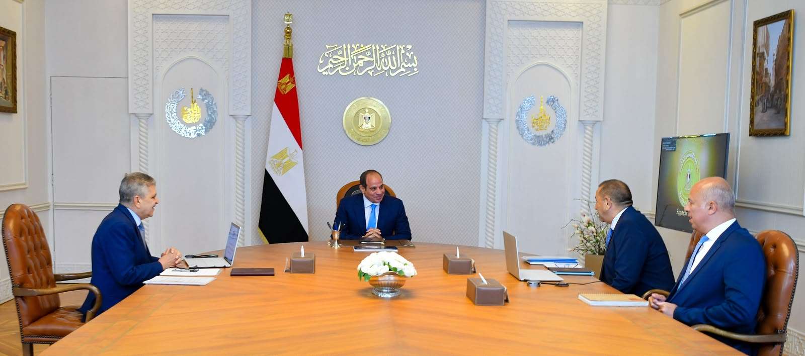 الرئيس السيسي يجتمع مع الفريق أسامة ربيع ورئيس مجلس إدارة شركة ترسانة جنوب البحر الأحمر