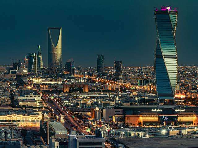 الرياض تعتمد "ساعات العمل المرنة" للموظفين الإداريين وتستثني الصحة والتعليم | تفاصيل