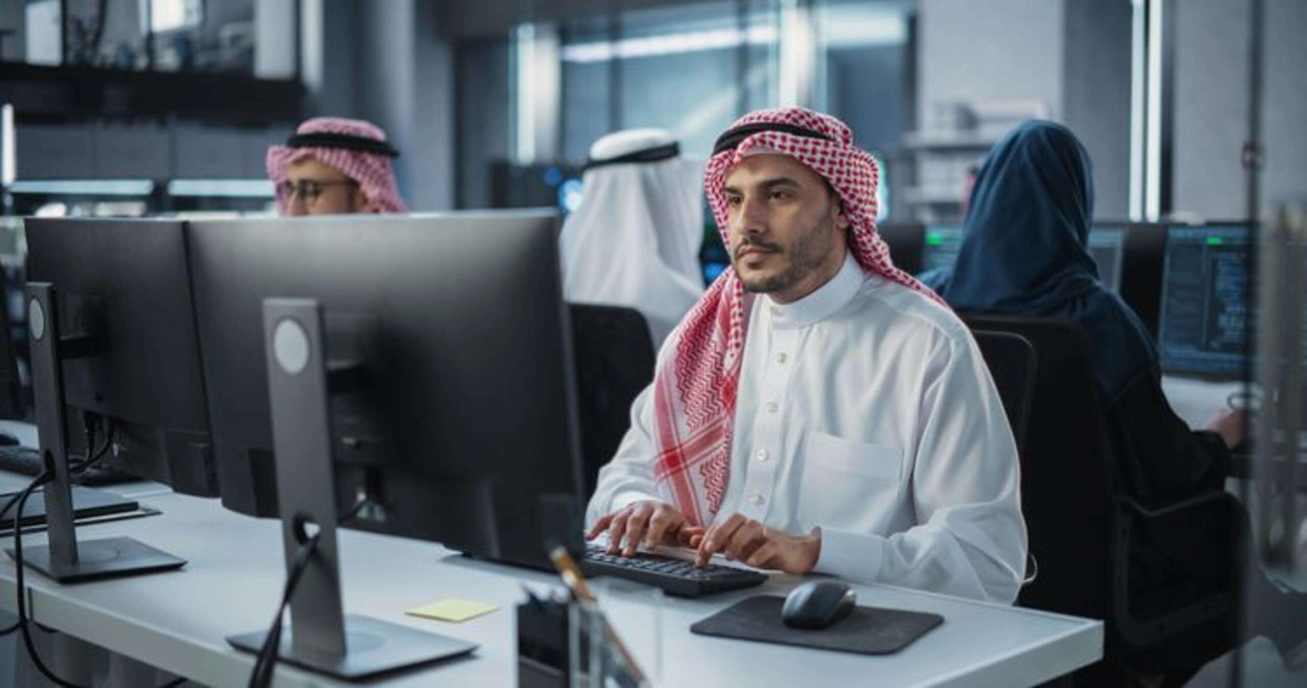 السعودية تبدأ تطبيق 4 ساعات عمل يوميًا داخل الجهات الحكومية