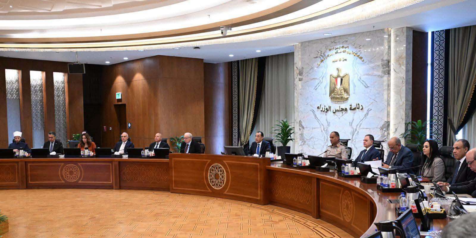العمل عن بُعد.. الحكومة تصدر 9 قرارات جديدة تهم المواطنين | تعرف عليها