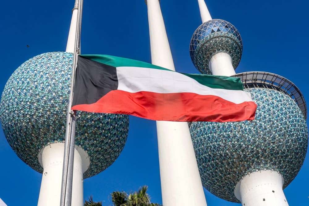 الكويت تعلن عودة الحركة الجوية لطبيعتها بعد تفعيل منظومات الدفاع الجوي