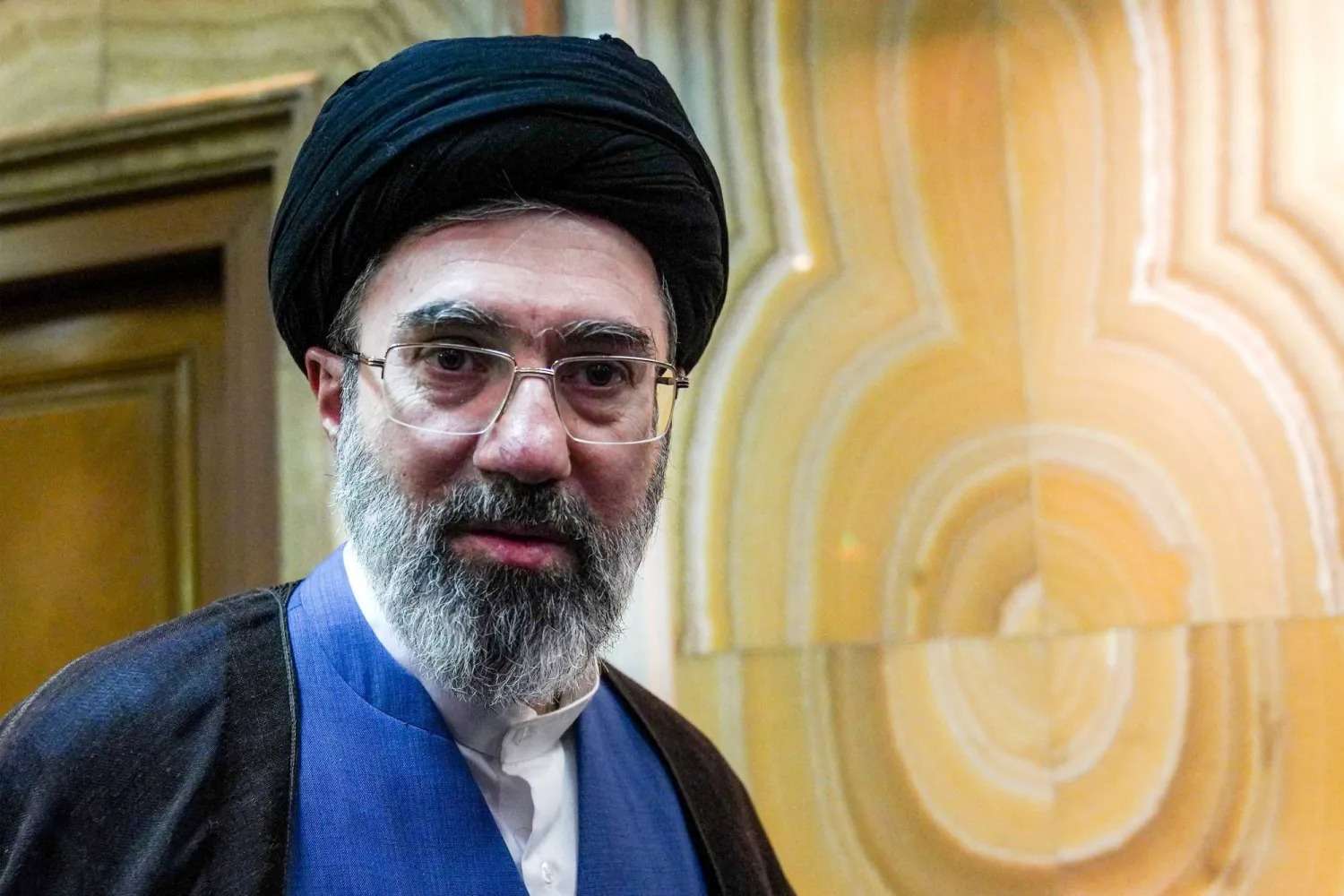 المرشد الإيراني: الرئيس بزشكيان تعهد بتحمل المسؤولية بصون حقوق شعبنا وجبهة المقاومة