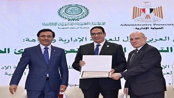 الملتقى العربي الأول للعدالة الإدارية والنزاهة يشهد مشاركة رئيس جامعة القاهرة