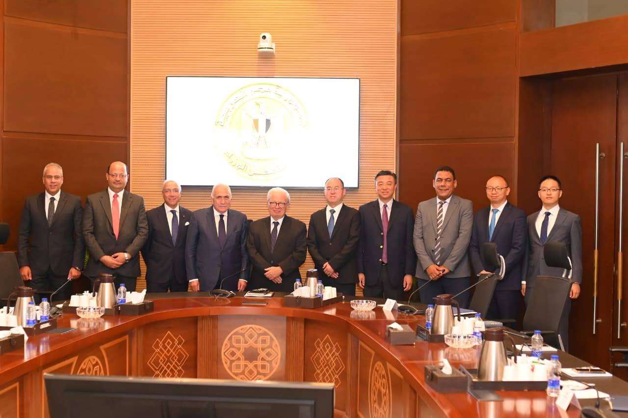باستثمارات 550 مليون دولار.. نائب رئيس الوزراء يبحث مع أكبر شركة صينية للإطارات توسعاتها الجديدة بمصر