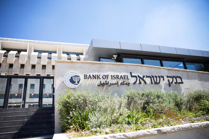 بنك إسرائيل يتدخل لاحتواء قوة الشيكل.. شراء 801 مليون دولار واحتياطي قياسي للنقد الأجنبي