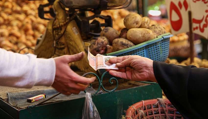 توقعات بانخفاض التضخم في مصر إلى 14.5% في مايو ومحللون يحذرون من عودته للارتفاع