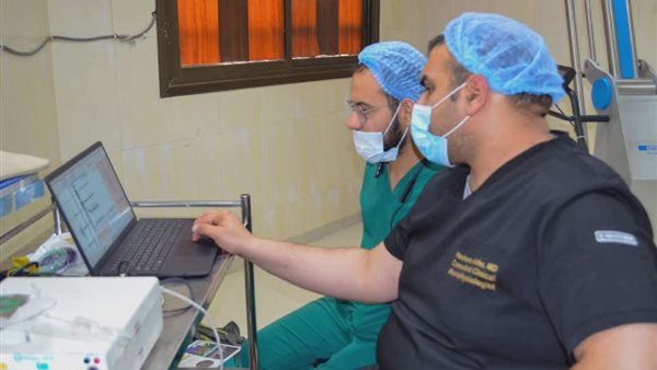 جامعة أسيوط تشهد أول جراحة لاستئصال ورم بالمخ والمريضة مستيقظة