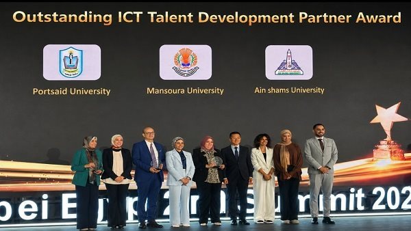 جامعة عين شمس تتألق بتكريم أكاديمية هواوي بكلية الحاسبات والمعلومات في القمة السنوية