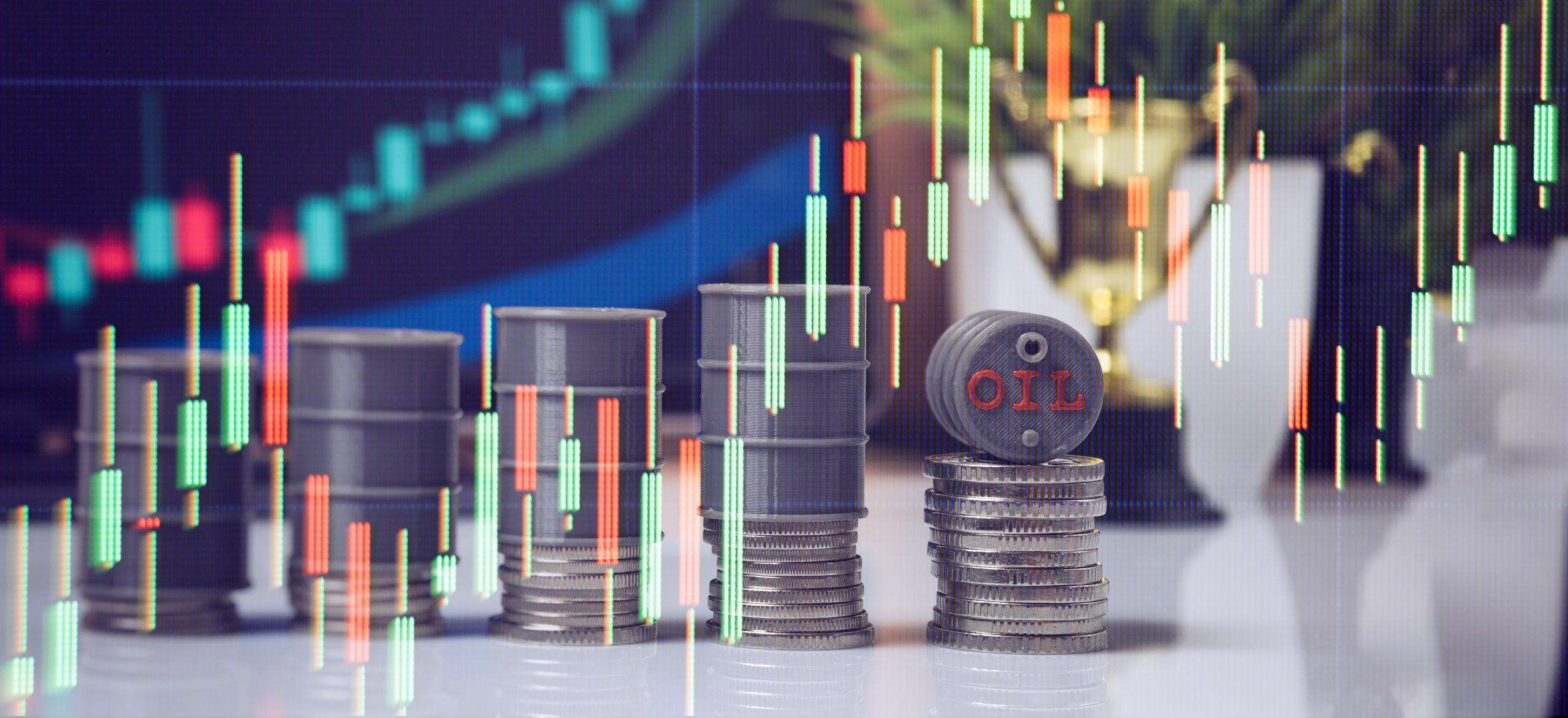 خبير اقتصادي يتوقع استقرار سعر النفط في نطاق 75 و80 دولارًا للبرميل