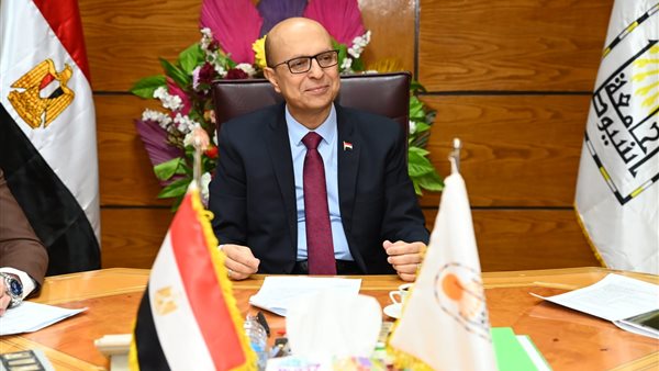د. أحمد المنشاوي يعقد الاجتماع الأول للجنة العليا للتحول المؤسسي والرقمي بجامعة أسيوط