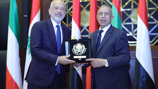 رئيس الأكاديمية العربية للنقل البحري يستقبل سفير اليونان بأبي قير