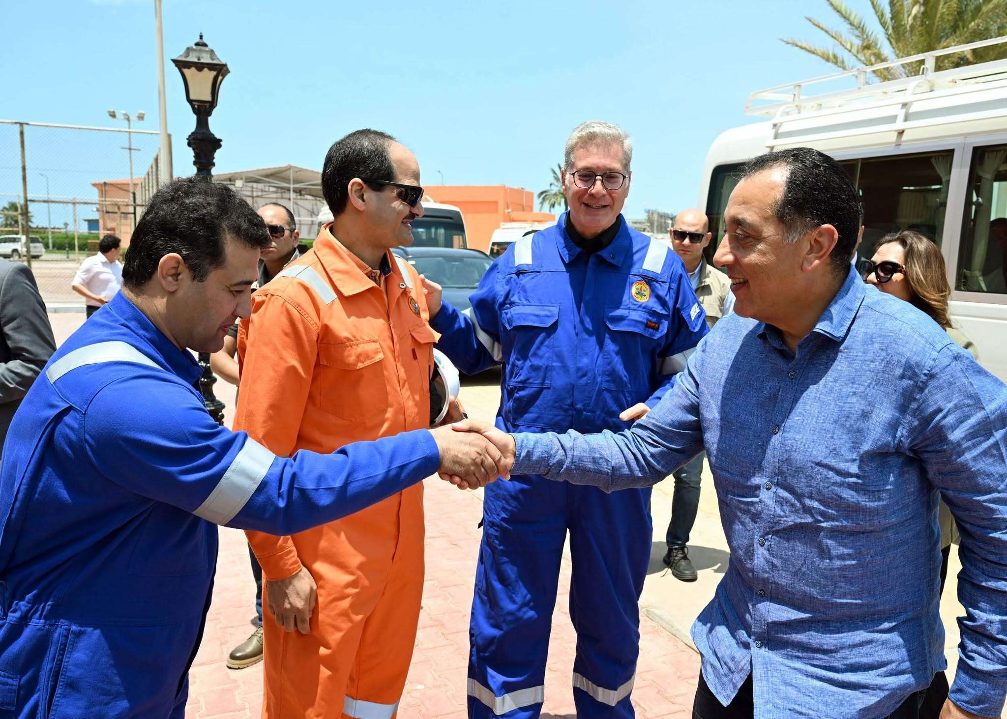 رئيس الوزراء يتفقد مواقع إنتاج الغاز الطبيعي بمنطقة غرب الدلتا العميقة التابعة لشركة "رشيد للبترول"