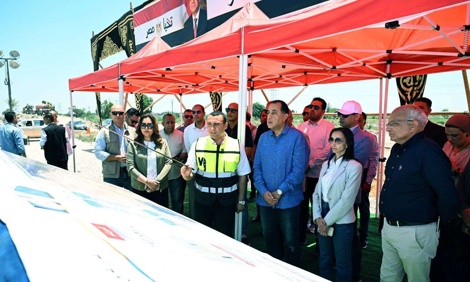 رئيس الوزراء يتفقد مواقع العمل بمشروع رفع كفاءة وتطوير الطريق الدولي الساحلي