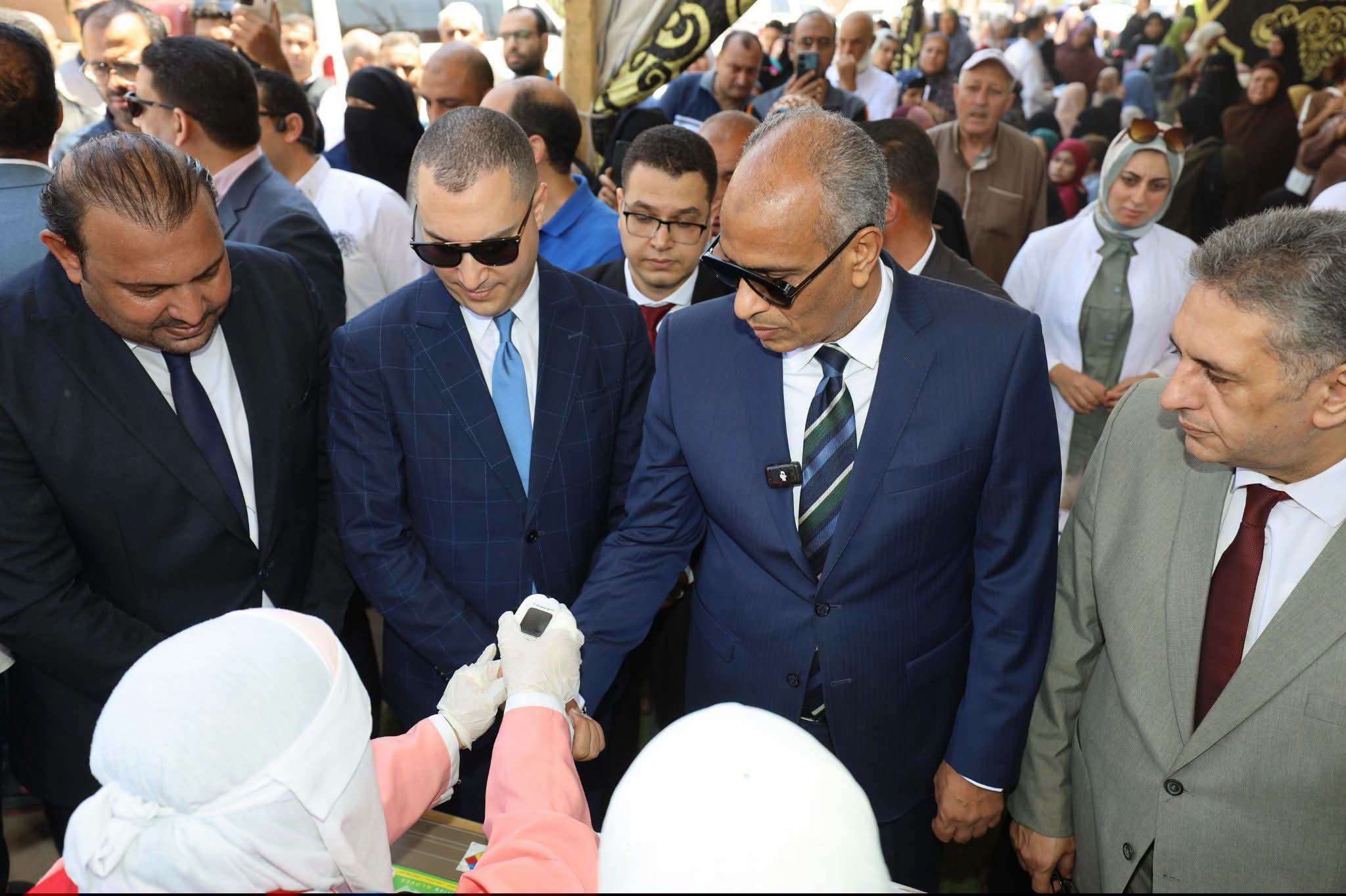 رئيس الوزراء يستعرض حصاد قافلة طبية شاملة نظمتها اللجنة الطبية العليا والاستغاثات في محافظة كفر الشيخ