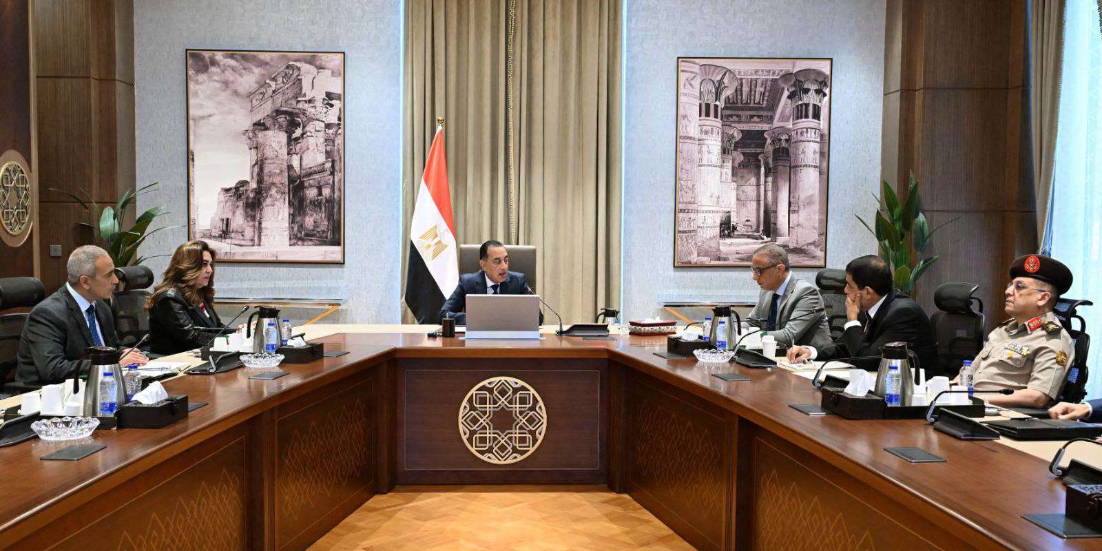 رئيس الوزراء يستعرض موقف تنفيذ عدد من مشروعات الخطة الاستثمارية بالجيزة