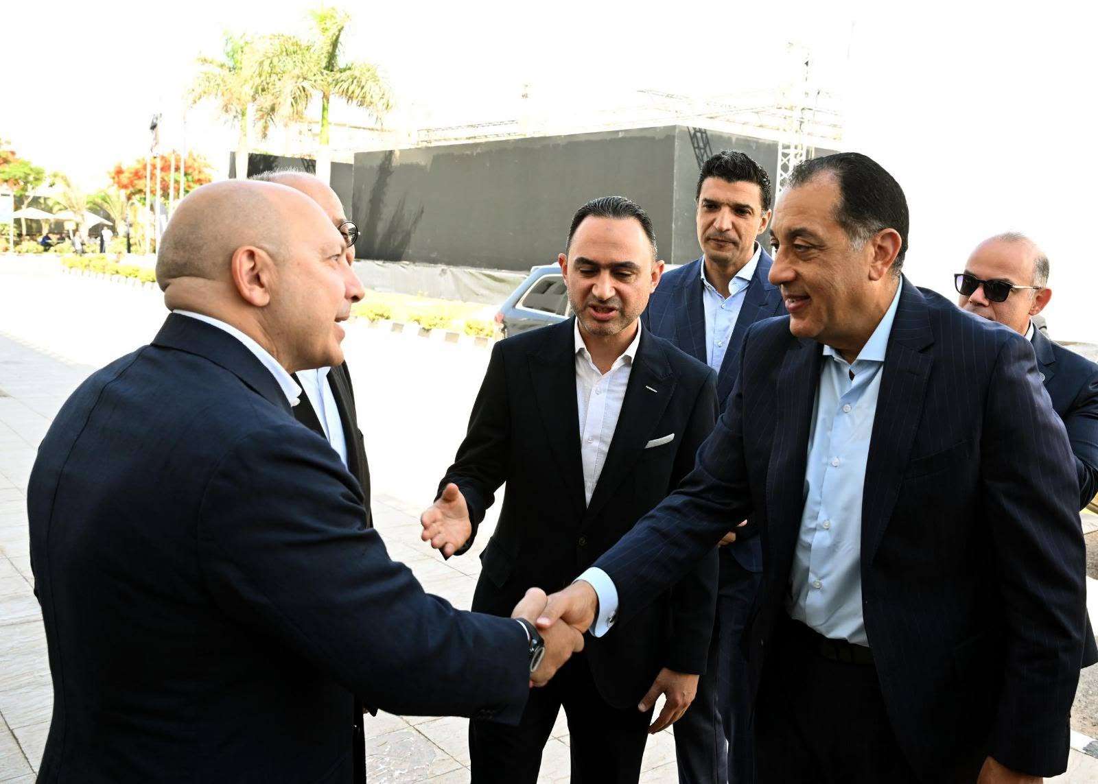رئيس الوزراء يفتتح خط الإنتاج الجديد للسيارة «ماجنيت» بشركة نيسان