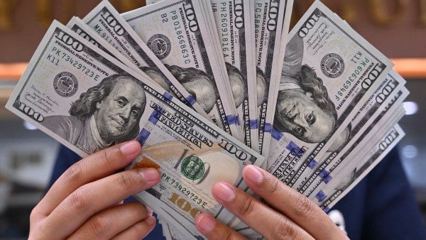 سعر الدولار اليوم في البنوك المصرية.. مفاجأة جديدة بالتعاملات