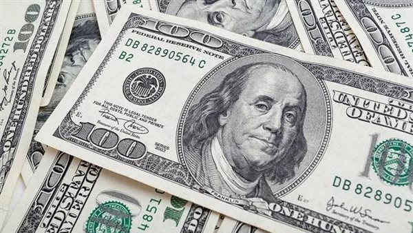 سعر الدولار اليوم يتراجع أمام الجنيه.. مفاجأة جديدة في البنوك المصرية