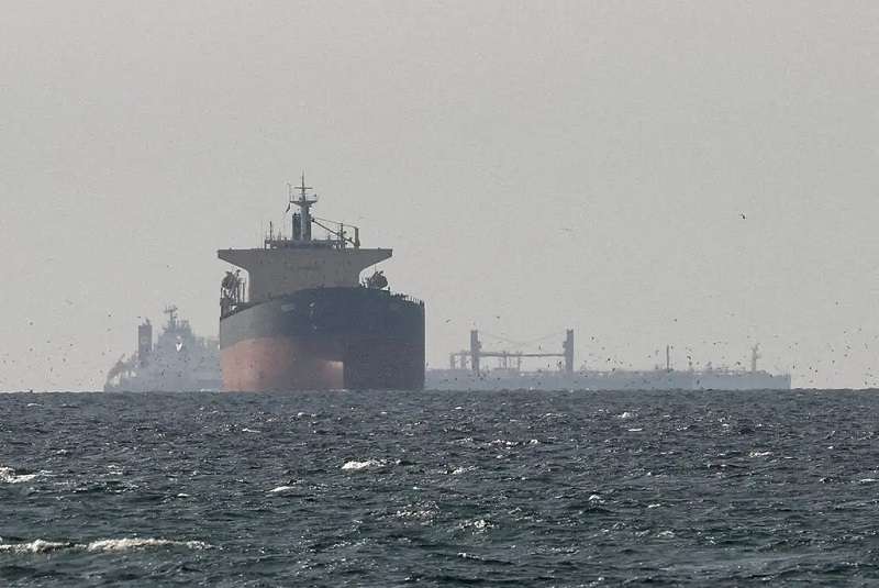 عاجل.. ترامب: إلى سفن العالم شغلوا محركاتكم وليتدفق النفط