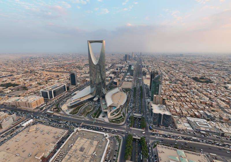 فتح التملك للأجانب يشعل طفرة قياسية في أسهم العقار السعودية
