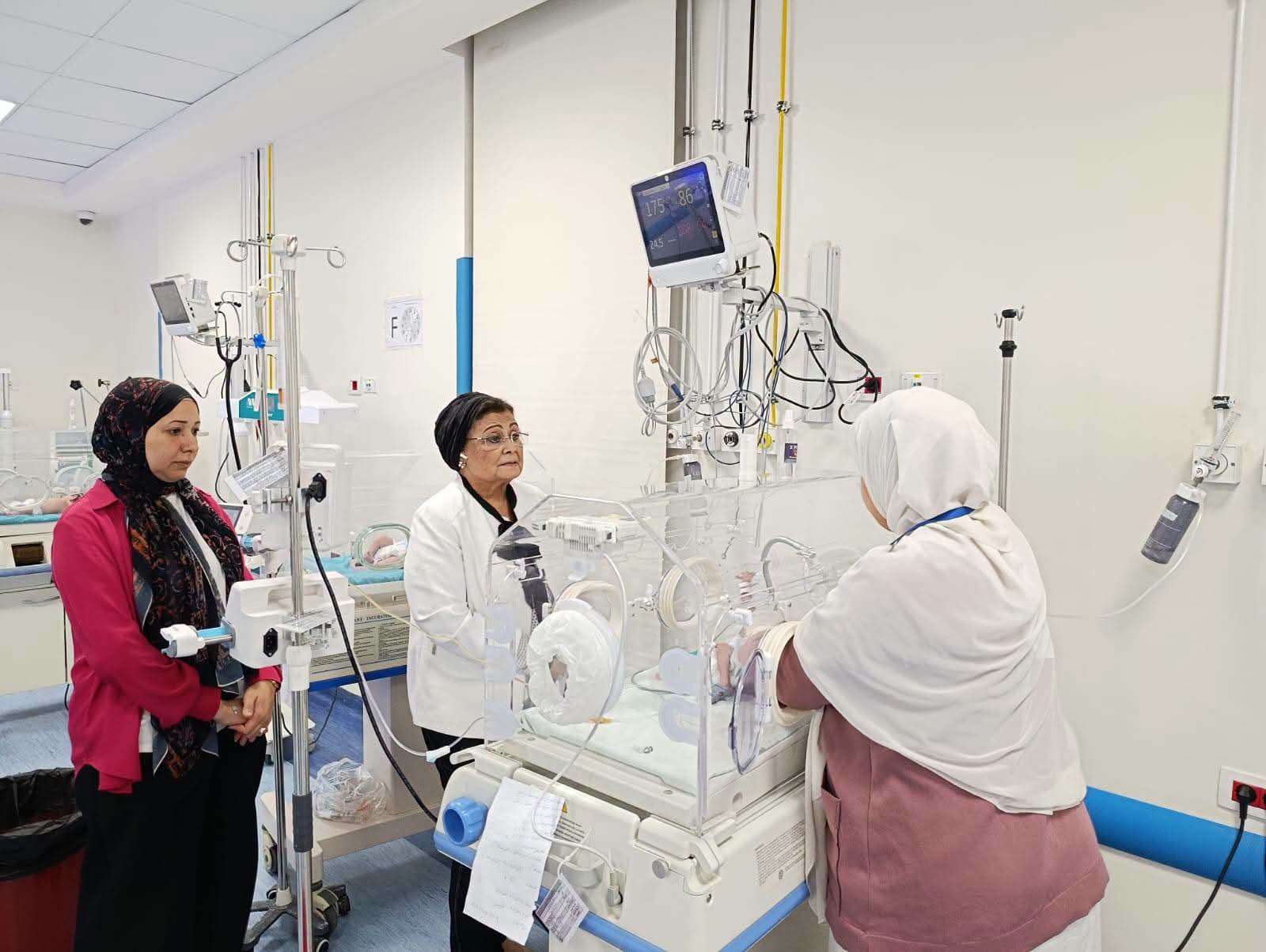 في زيارة غير مرتبة.. نائب وزير الصحة تتفقد مستشفى ديروط المركزي فجرًا