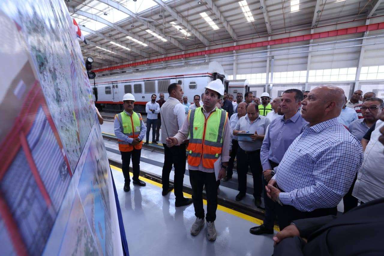 كامل الوزير يتفقد ورشة السد العالي الجديدة بأسوان لمتابعة جاهزية القطارات وخطط تطوير السكك الحديدية
