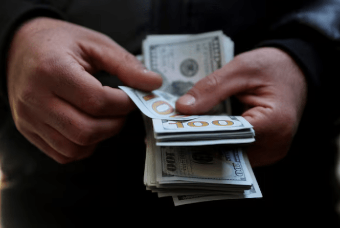 كسر الـ 50.. تراجع في سعر الدولار الآن بمصر
