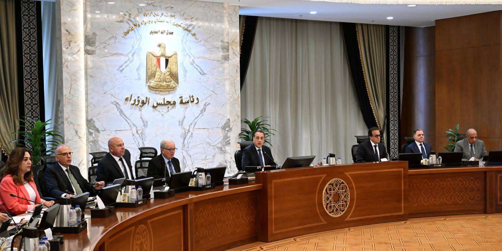 مجلس الوزراء يوافق على ترقيات الموظفين واعتماد اتفاقيات بترولية جديدة