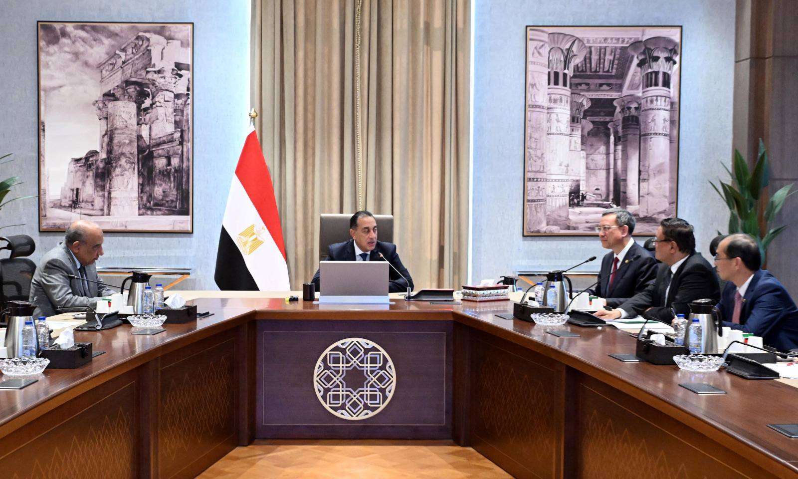مدبولي يبحث مع «الصين لهندسة الطاقة» تطوير الشبكة القومية وتوطين صناعات الطاقة المتجددة وتحلية المياه
