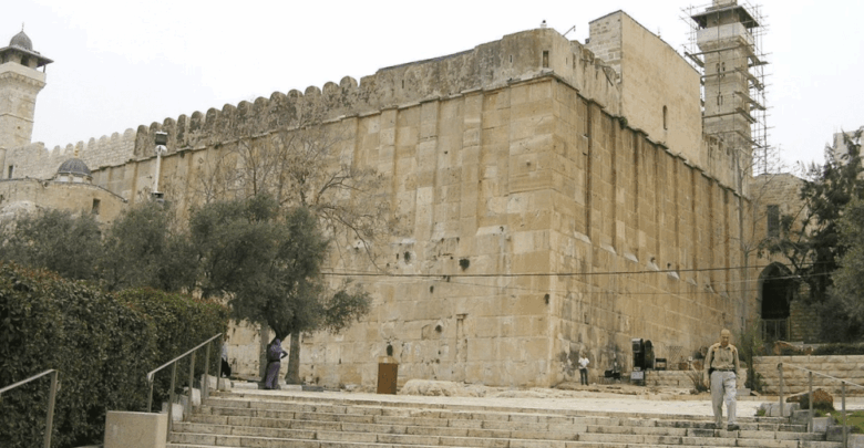 مدير الحرم الإبراهيمي: إسرائيل تمنع رفع الأذان لليوم التاسع