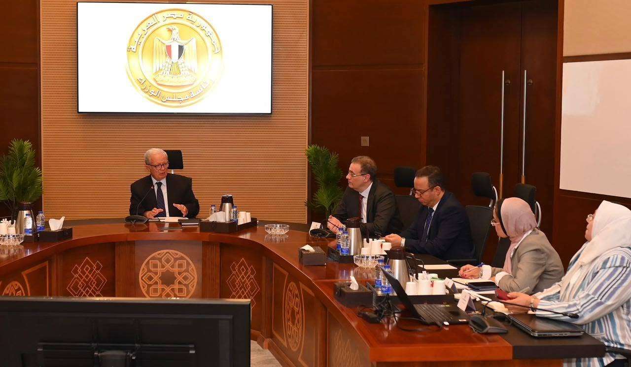 نائب رئيس مجلس الوزراء للشؤون الاقتصادية يتابع جهود تطوير الأداء بالجهاز الإداري للدولة