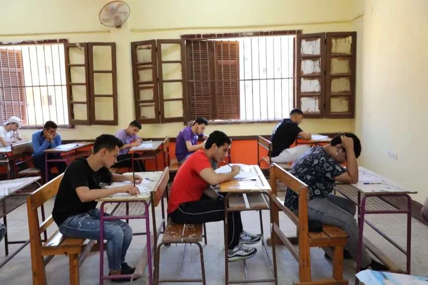 نائب يطالب بقطع الإنترنت حول لجان الثانوية العامة