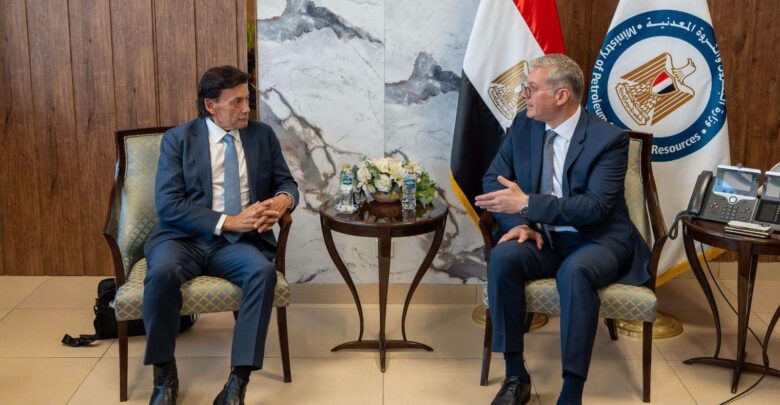 وزير البترول يبحث خطط شركة دانة غاز الإماراتية لزيادة إنتاج الغاز بالدلتا بعد تسوية مستحقاتها