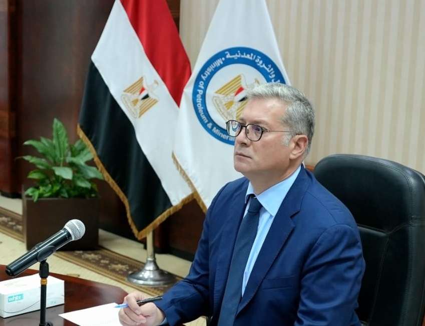 وزير البترول يبحث مع إيني الإيطالية خطط زيادة إنتاج الغاز وحفر آبار جديدة
