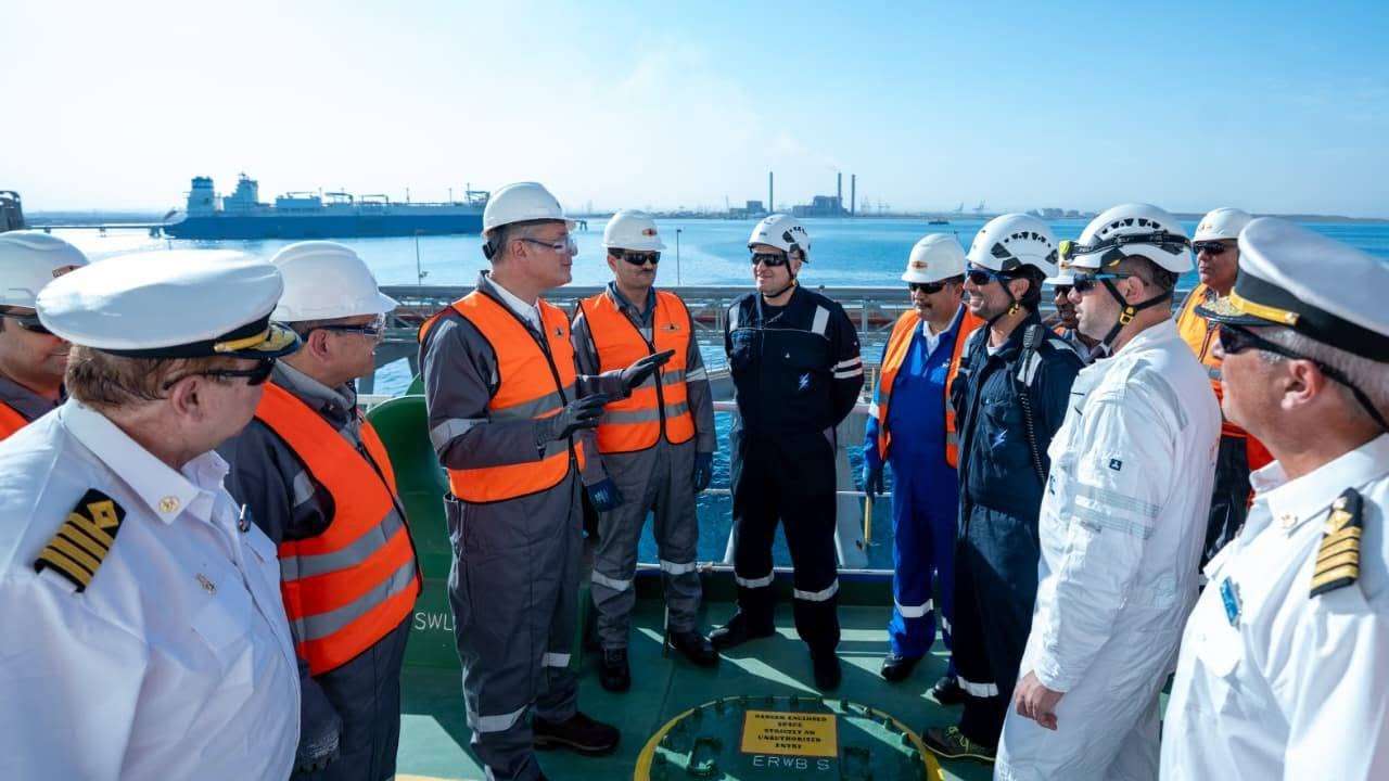 وزير البترول يتفقد منظومة استيراد الغاز المسال بالعين السخنة