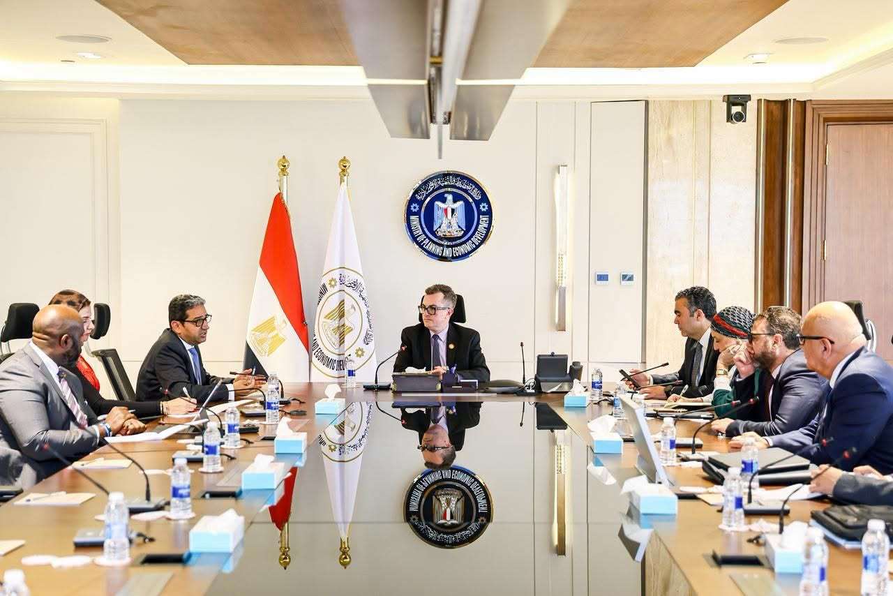 وزير التخطيط يبحث مع نائب رئيس «أفريكسيم بنك» تعزيز التعاون في ريادة الأعمال والاستثمار